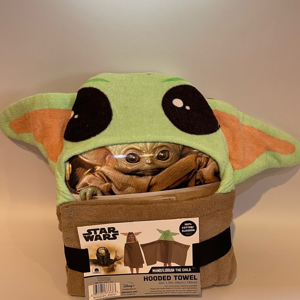 STAR WARS- KIDS HOODED BATH TOWEL.